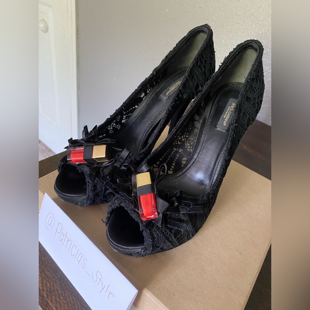 Dolce & Gabbana Black Lace Lipstick Peep Toe Pumps 9 (Authenticated by Posh)